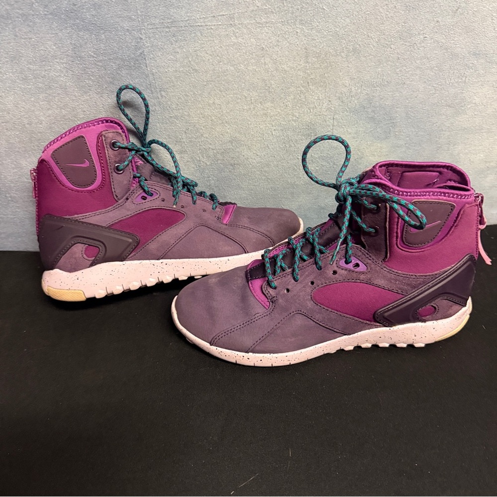 Nike sneaker boots